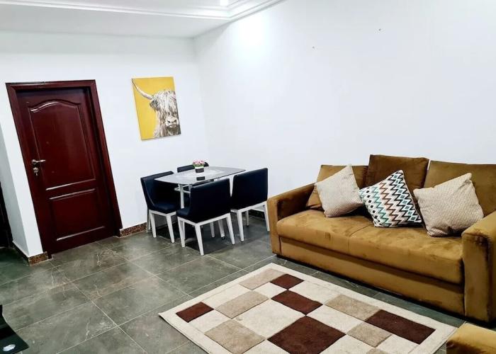 Modern Comfy & Quiet  Close to Highway
