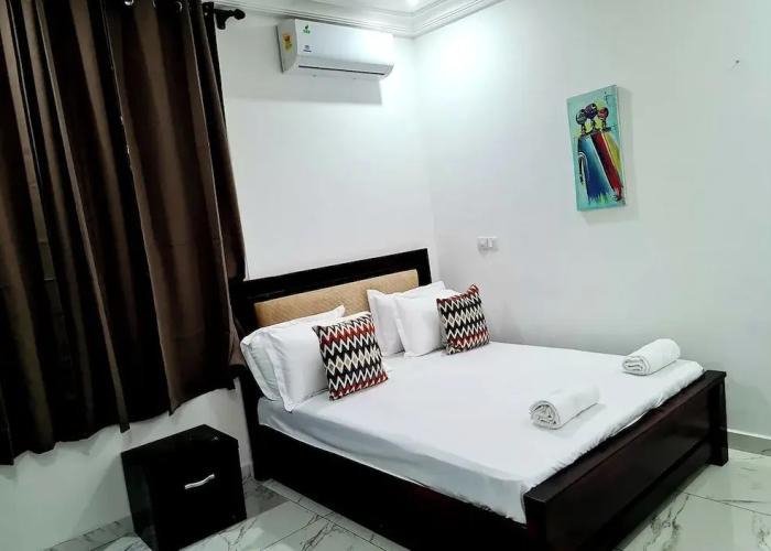 Gorgeous Quiet & Comfy Close to Highway