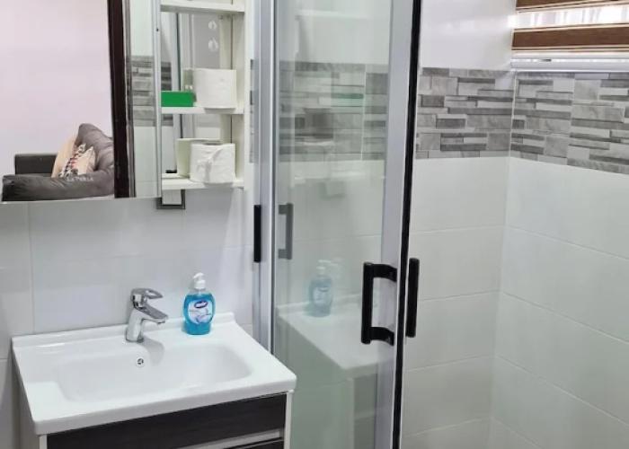 Gorgeous Quiet & Comfy Close to Highway