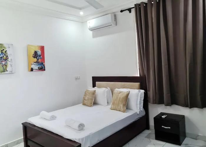 Gorgeous Quiet & Comfy Close to Highway