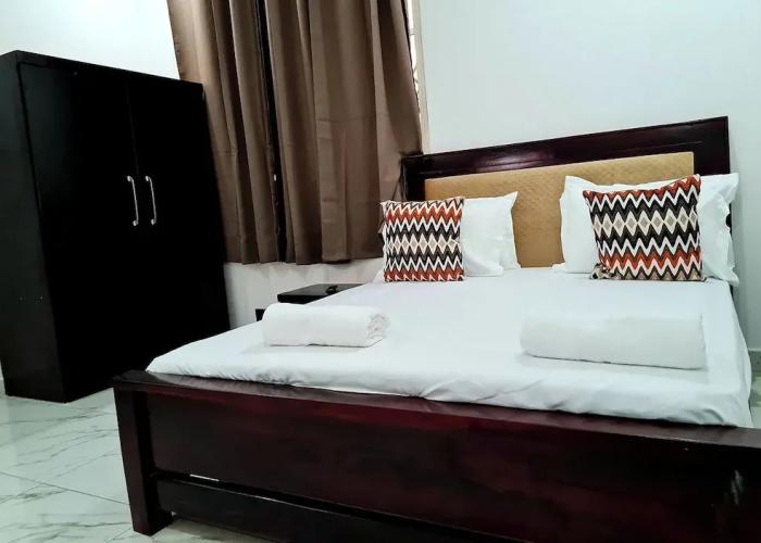 Gorgeous Quiet & Comfy Close to Highway