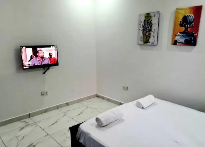 Gorgeous Quiet & Comfy Close to Highway