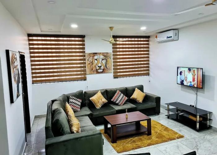 Gorgeous Quiet & Comfy Close to Highway