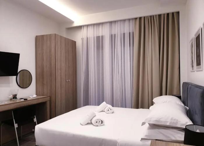 Eantos Studios and Suites