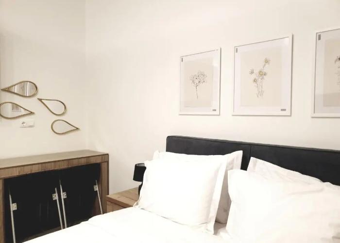 Eantos Studios and Suites