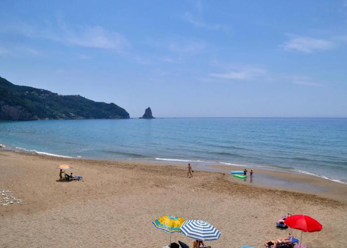 Holiday Studio Apartments Yannis on Agios Gordios Beach in Corfu