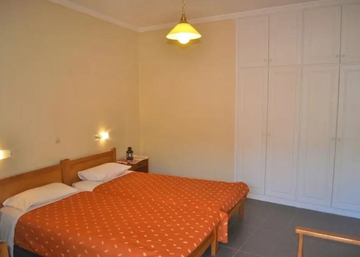 Holiday Studio Apartments Yannis on Agios Gordios Beach in Corfu