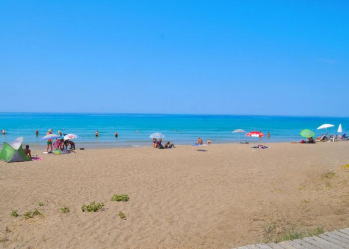 Holiday Studio Apartments Yannis on Agios Gordios Beach in Corfu