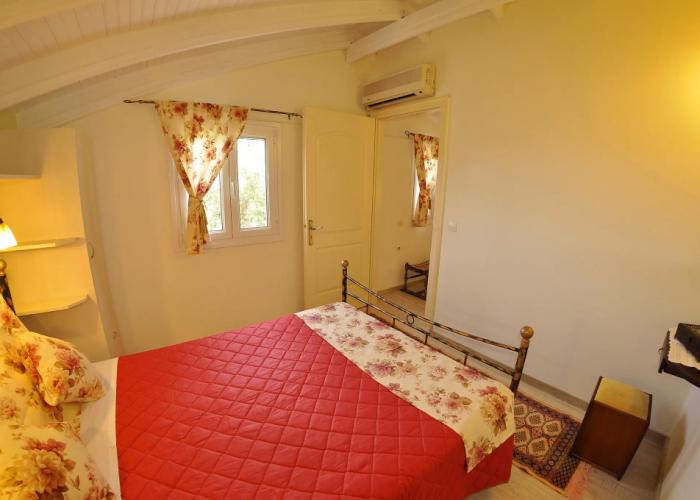 Mazis Apartments