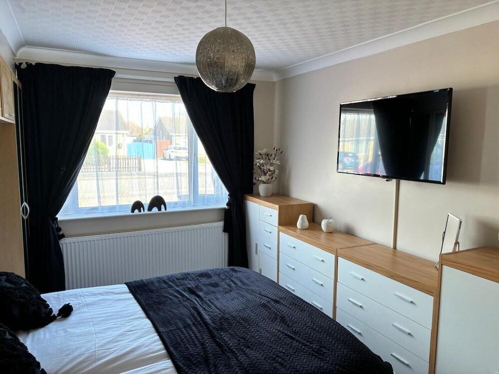 Bungalow-2bed-1bath-petfriendly-parking