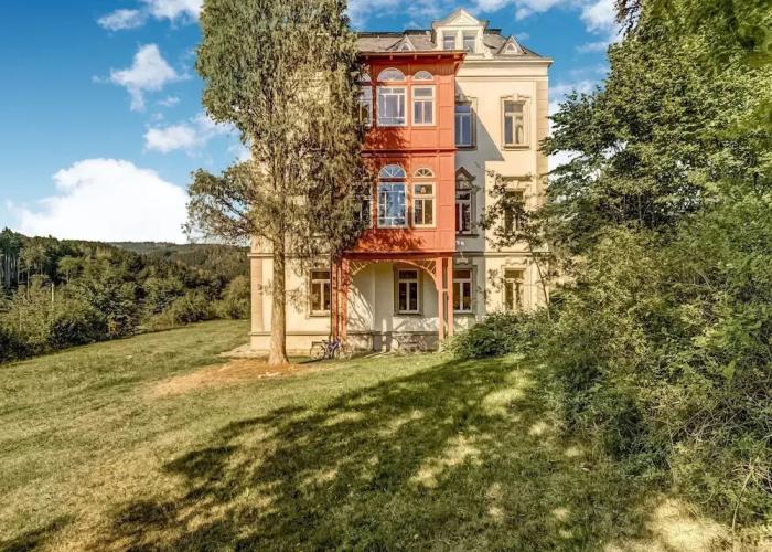 Attractive Villa With Garden in Borstendorf