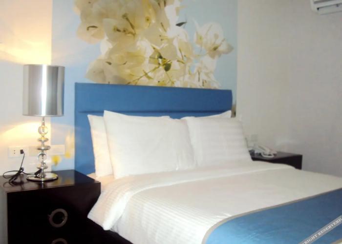 Queen Margarette Hotel - Downtown