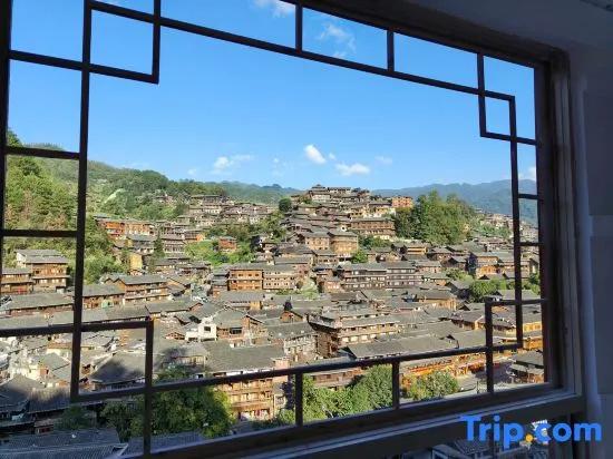 Xijiang Qianhu Miao Village Miyueli Panoramic Beauty Suite