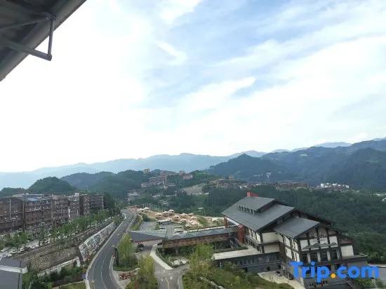 Xijiang Chaoyang Resort Hotel (Qianhu Miaozhai West Gate Tourist Service Center)
