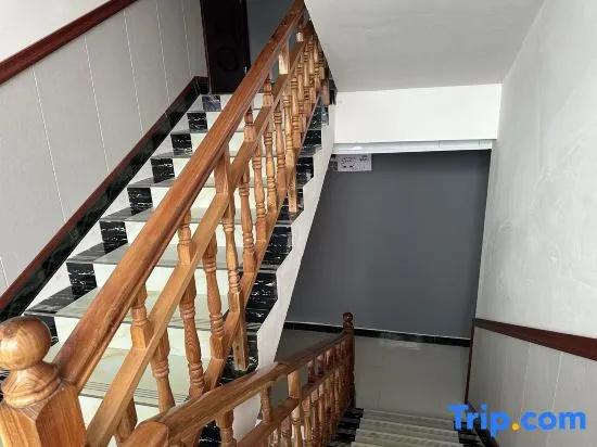 Xijiang Chaoyang Resort Hotel (Qianhu Miaozhai West Gate Tourist Service Center)