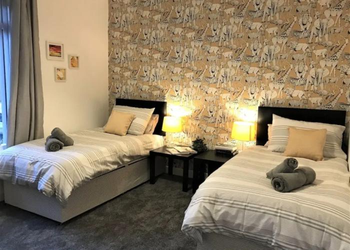 Stylish Modern 3-bed House nr Manchester City ctr