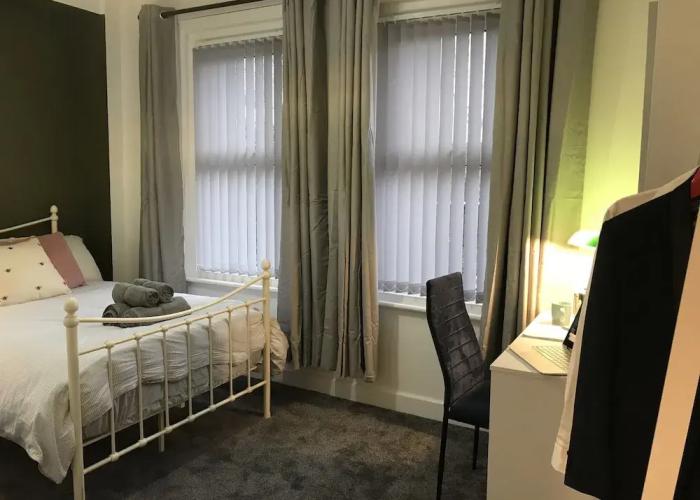 Stylish Modern 3-bed House nr Manchester City ctr