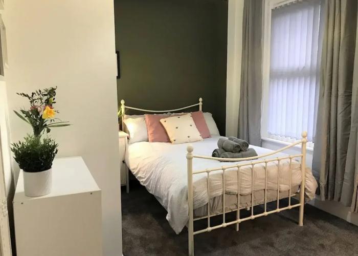 Stylish Modern 3-bed House nr Manchester City ctr