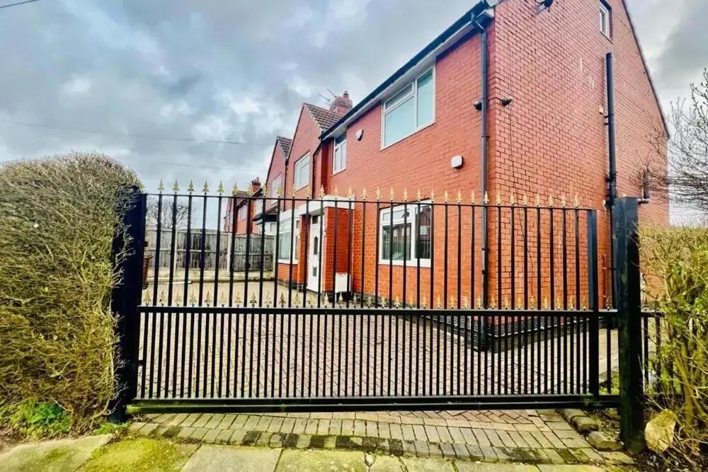 Manchester Sweet Home - Spacious 7BR House