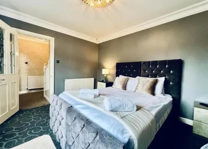 Manchester Sweet Home - Spacious 7BR House