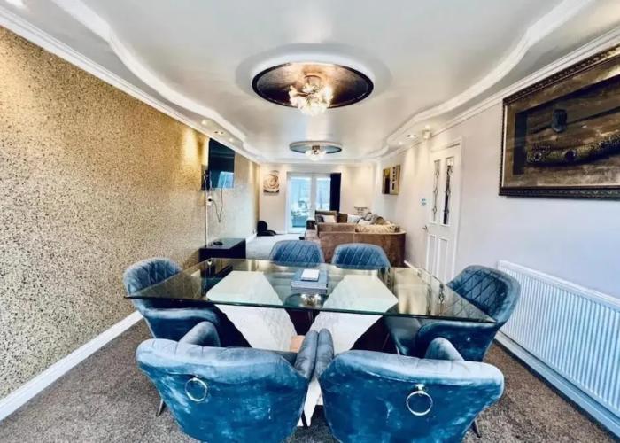 Manchester Sweet Home - Spacious 7BR House