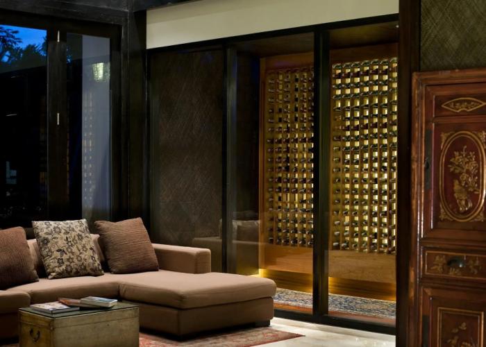 The Royal Santrian Hotel