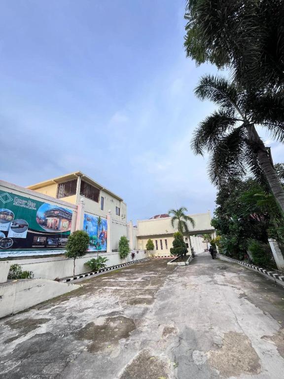 Emer One Tanah Datar