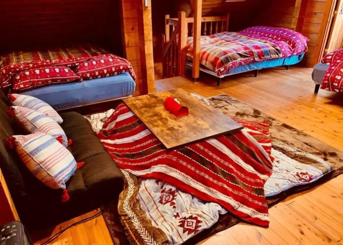 Tomy's Log House - Need Car