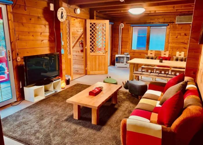 Tomy's Log House - Need Car