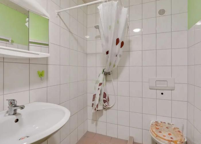 Cozy Apartment near Sea in Warin