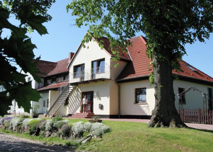 Ferienwohnung mit Terrasse in Kropelin