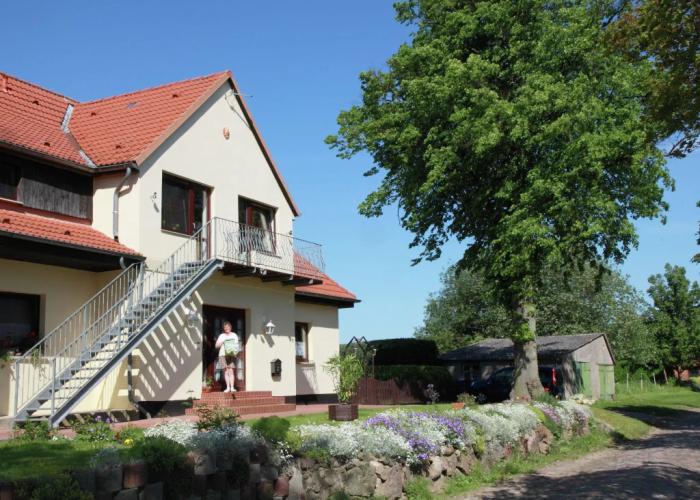Ferienwohnung mit Terrasse in Kropelin