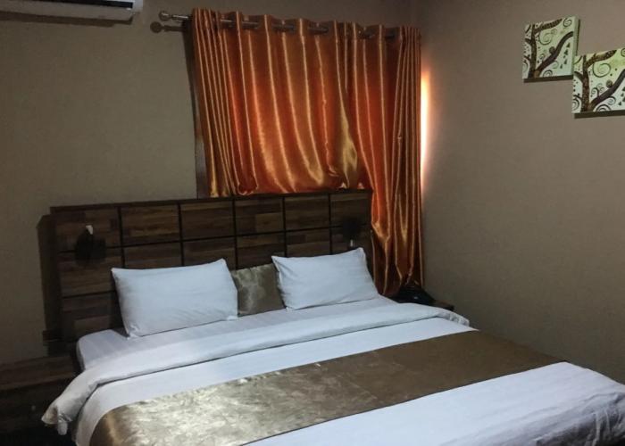 Momak 6 Hotel & Suites