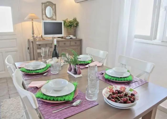 Lili Luxury Cottage in Ozias