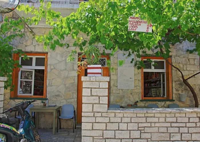 Lili Luxury Cottage in Ozias