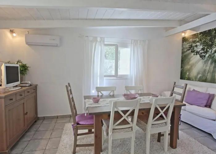 Lili Luxury Cottage in Ozias