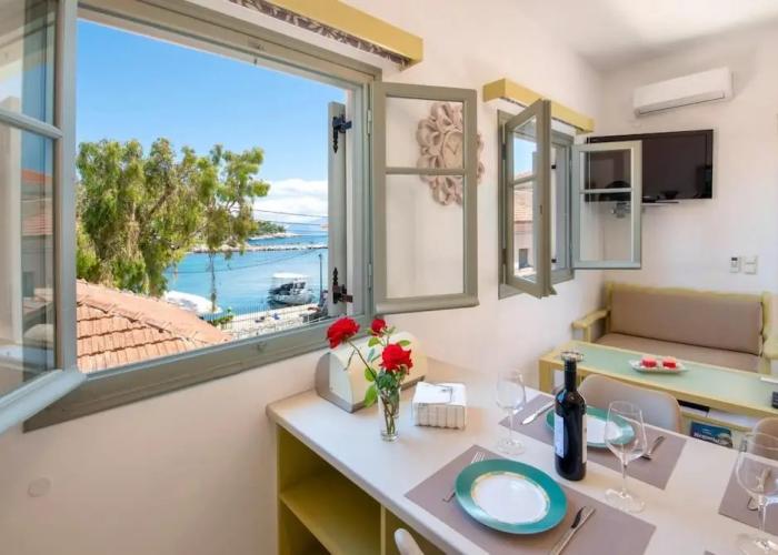 Dora I Studio - Cozy With bay View