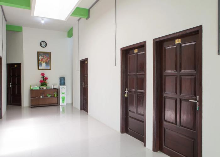 RedDoorz near Banyuwangi Baru Station
