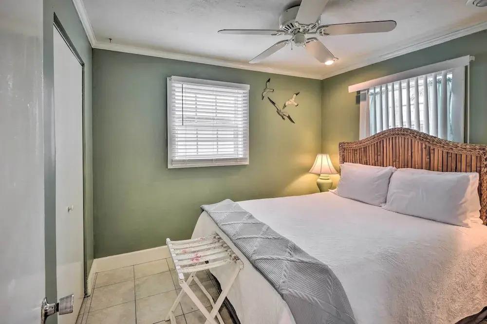 Cozy Ormond Beach Bungalow: Steps to the Sand