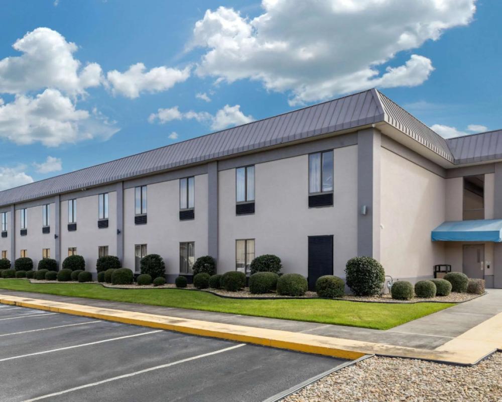 Econo Lodge at the University