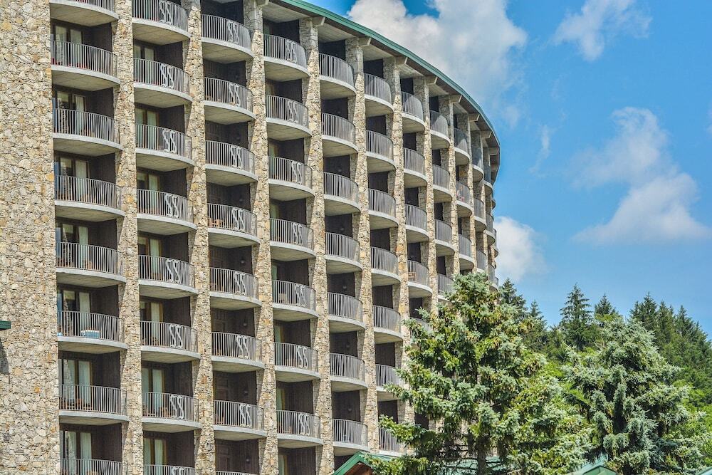 Slopeside Hotel by Seven Springs Resort