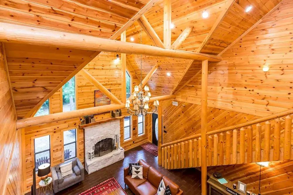 Broken Bow Family Cabin w/ Private Hot Tub!