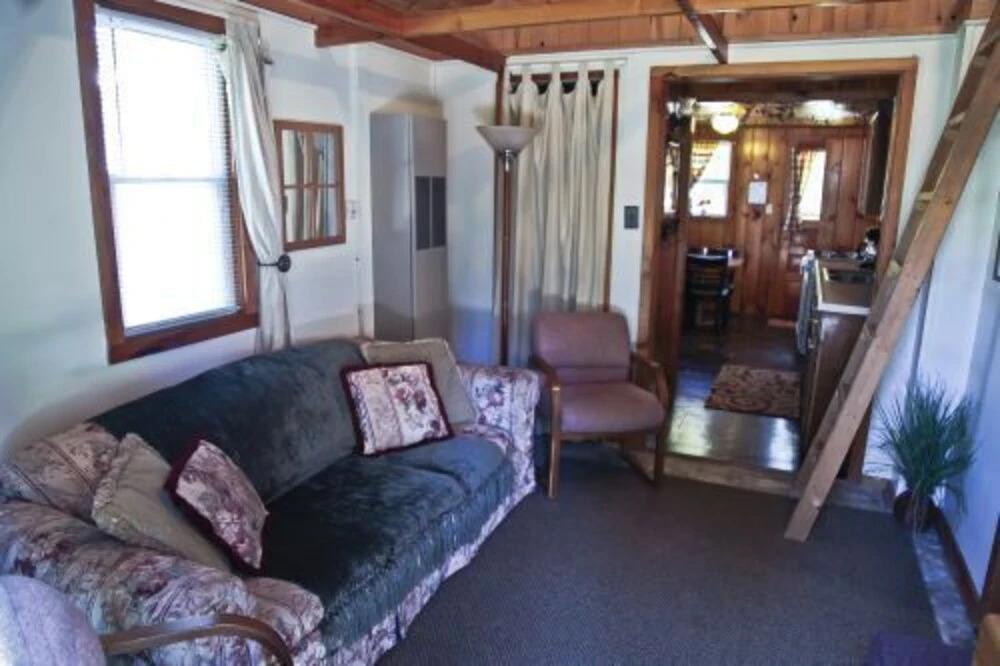 #7 - Northwoods Retreat 3 Bedroom Cabin by RedAwning