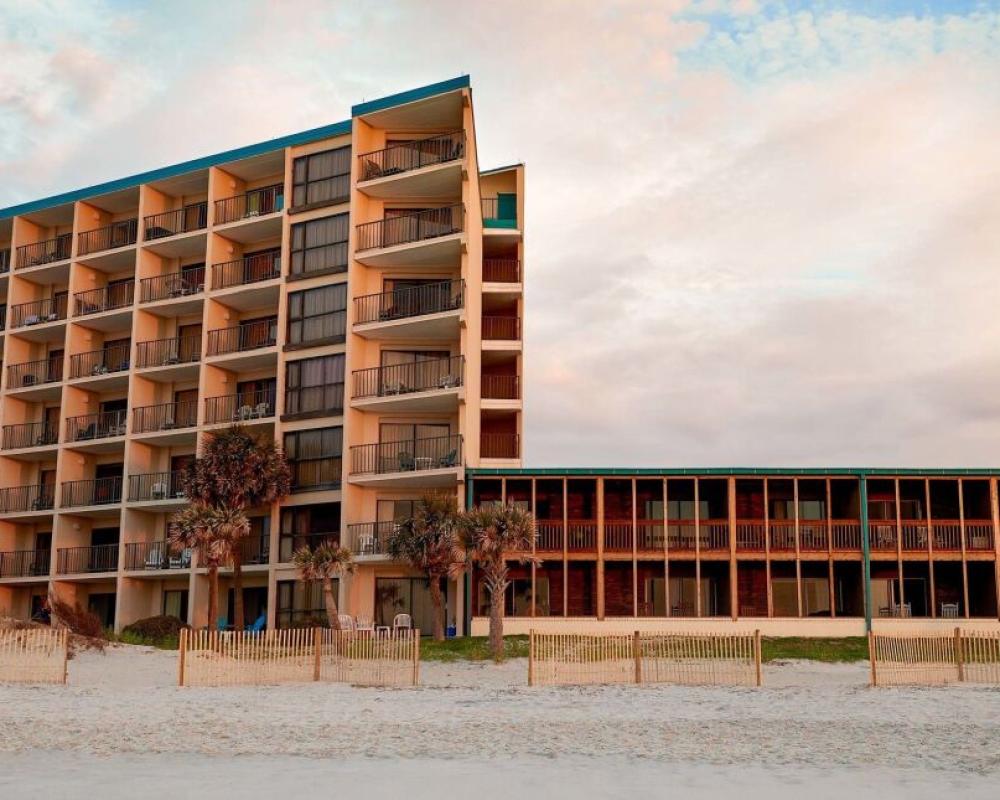 The Oceanfront Litchfield Inn