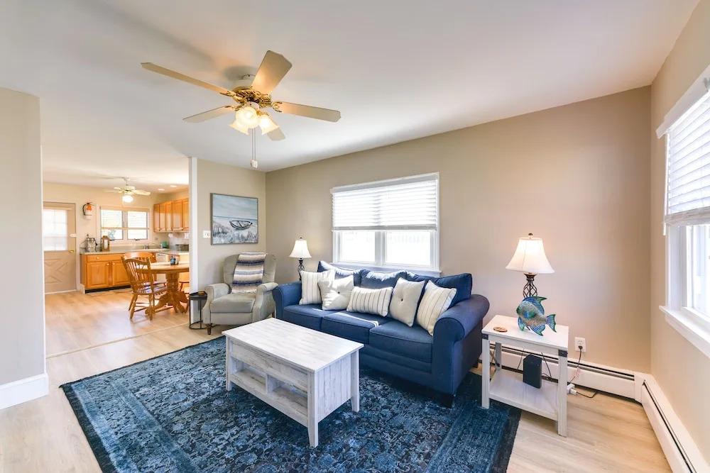 Cozy Villas Cottage w/ Deck, 1/2 Block to Beach!