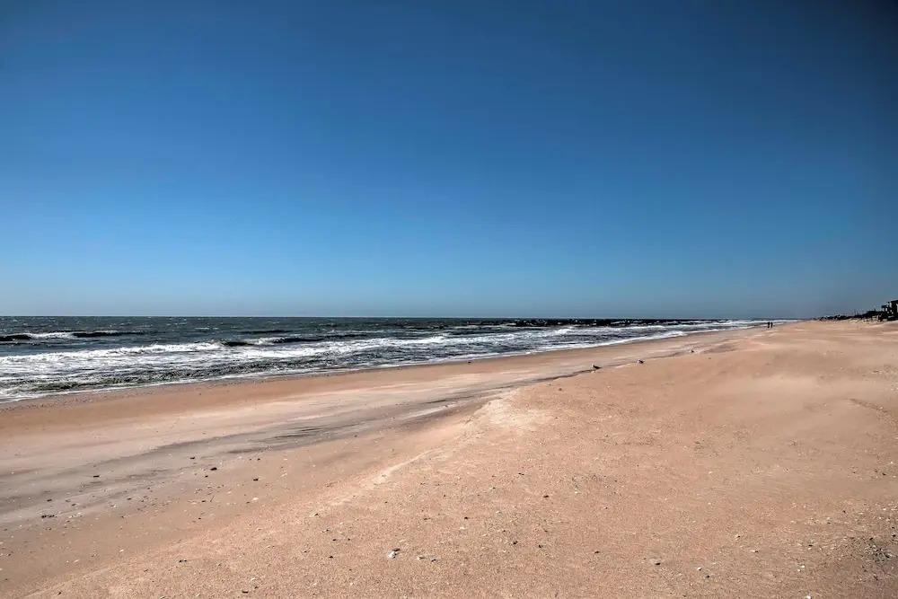 Oceanfront Topsail Beach Retreat - Steps to Shore!