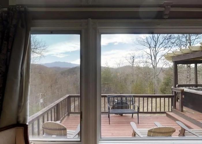 Enchanted Primrose 2 Bedroom Chalet by RedAwning