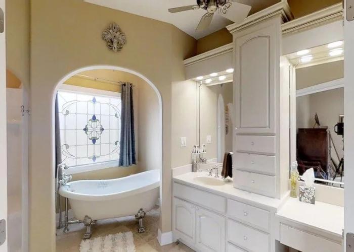 Enchanted Primrose 2 Bedroom Chalet by RedAwning