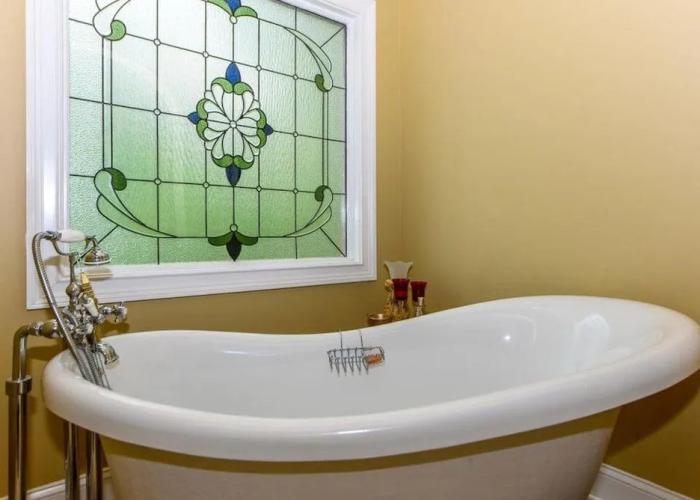 Enchanted Primrose 2 Bedroom Chalet by RedAwning