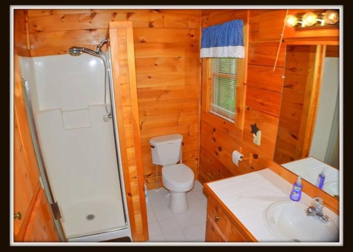 Steele Away 3 Bedroom Cabin by RedAwning